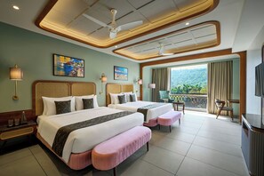 Caja fuerte, mobiliario individual, escritorio