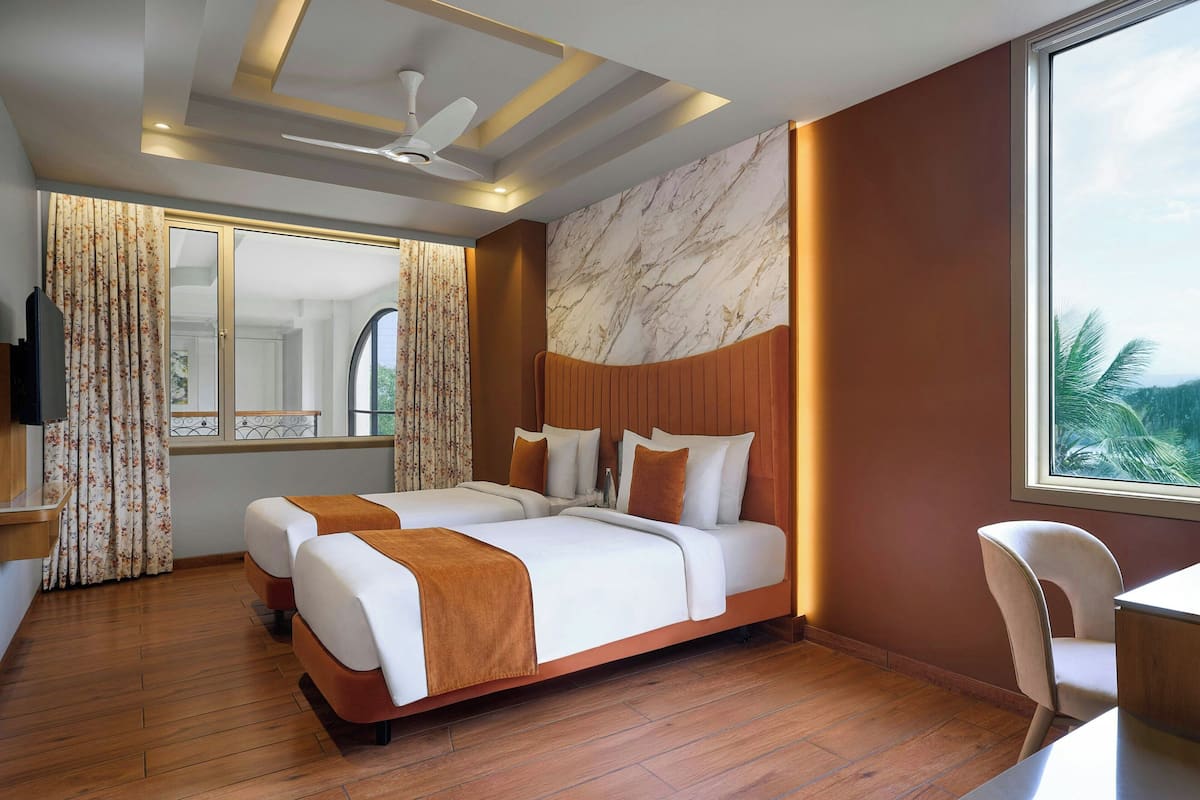 Rom, 2 enkeltsenger (View) | Safe på rommet, individuelt innredet og skrivebord