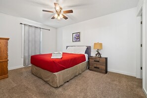 6 camere, una scrivania, ferro/asse da stiro, Wi-Fi gratuito