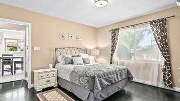 4 Schlafzimmer, Schreibtisch, Bügeleisen/Bügelbrett, kostenloses WLAN