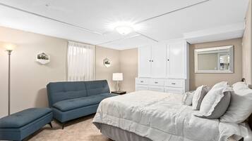 4 bedrooms, desk, iron/ironing board, free WiFi