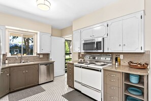 Fridge, microwave, oven, stovetop - Stunning Downtown Villa | Epic Man Cave (Boise)