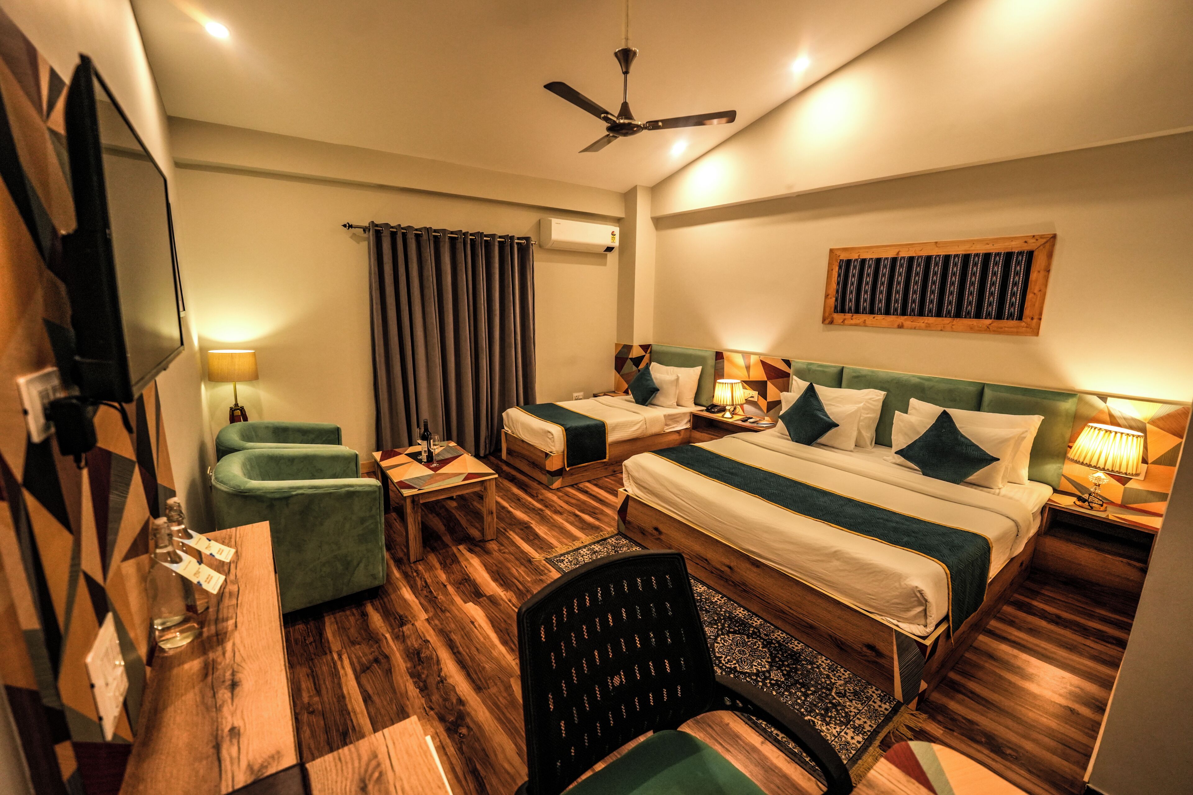 ห้องคลับ | ผ้านวมขนเป็ด, เตียงเมมโมรีโฟม, พื้นที่ทำงานแบบใช้แล็ปท็อป, ผ้าม่านกันแสง