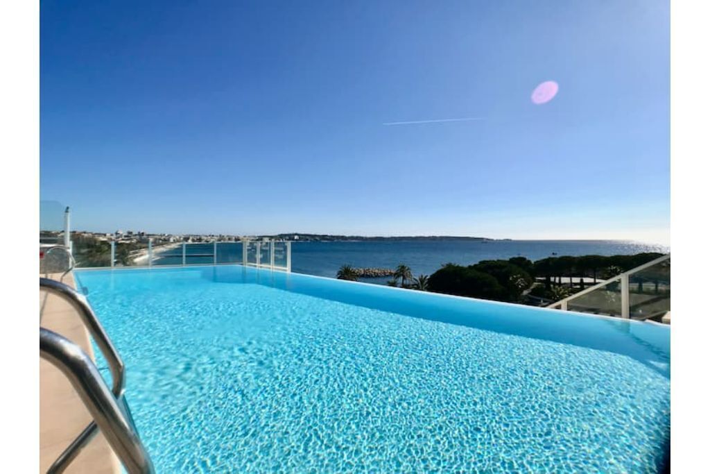 Palais Napoleon Seafront Luxury flat Golfe Juan