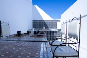 تناول الطعام بالخارج