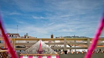 Phòng đôi Cao cấp, 1 giường cỡ queen, quang cảnh thành phố | Hiên