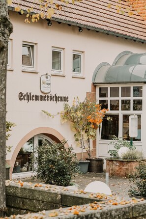 Déjeuner et dîner servis sur place