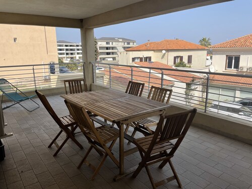 Bel appartement en plein. centre de Folelli