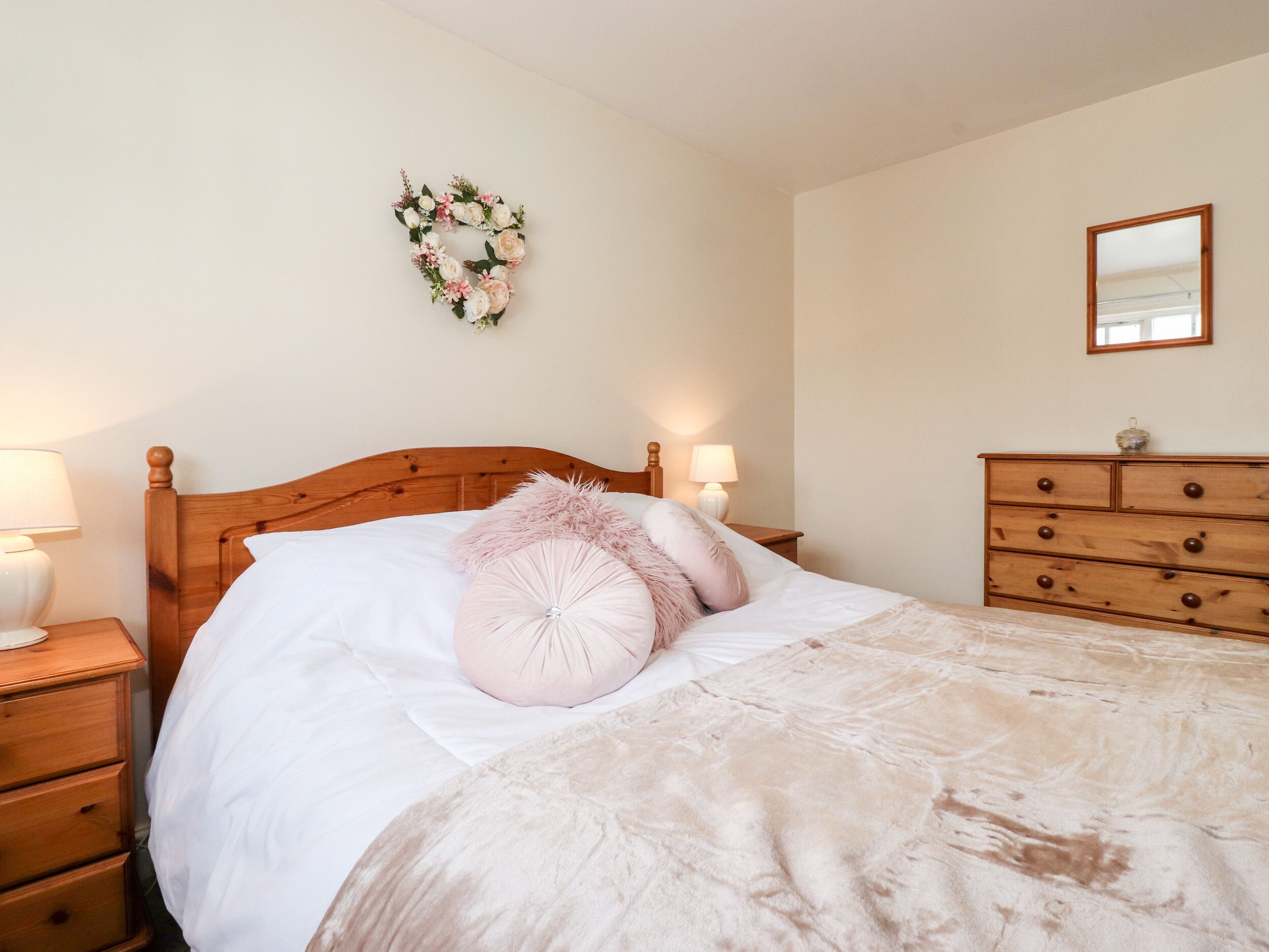 2 bedrooms, individually decorated, individually furnished, free WiFi