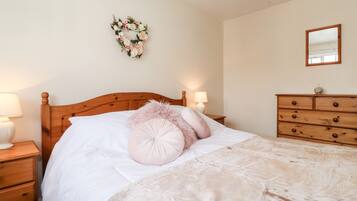 2 bedrooms, individually decorated, individually furnished, free WiFi