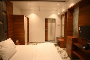 Free WiFi - HOTEL PRIME SQUARE (Daund)