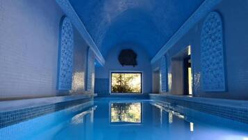 Inomhuspool och uppvÀrmd pool
