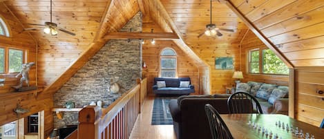 Smart TV, fireplace