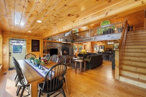 Dining - Ideal for large families, this riverfront gem boasts a dock, firepit, hot tub, basketball court, and a pool table for endless fun. Pet Friendly and WiFi (Ellijay)