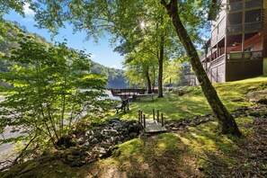 Property grounds - Ideal for large families, this riverfront gem boasts a dock, firepit, hot tub, basketball court, and a pool table for endless fun. Pet Friendly and WiFi (Ellijay)