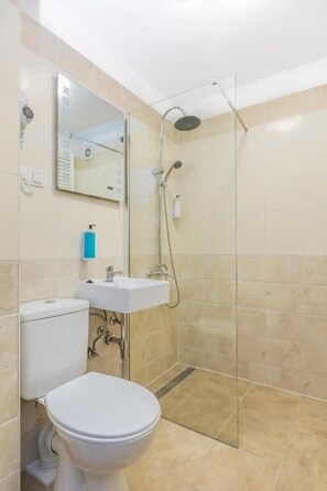 Bathtub, hair dryer, towels - EndHotel (Kobierzyce)