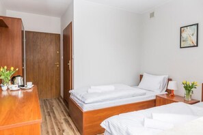 Desk, laptop workspace, free WiFi, bed sheets - EndHotel (Kobierzyce)
