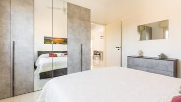 2 kamar tidur dan seprai linen