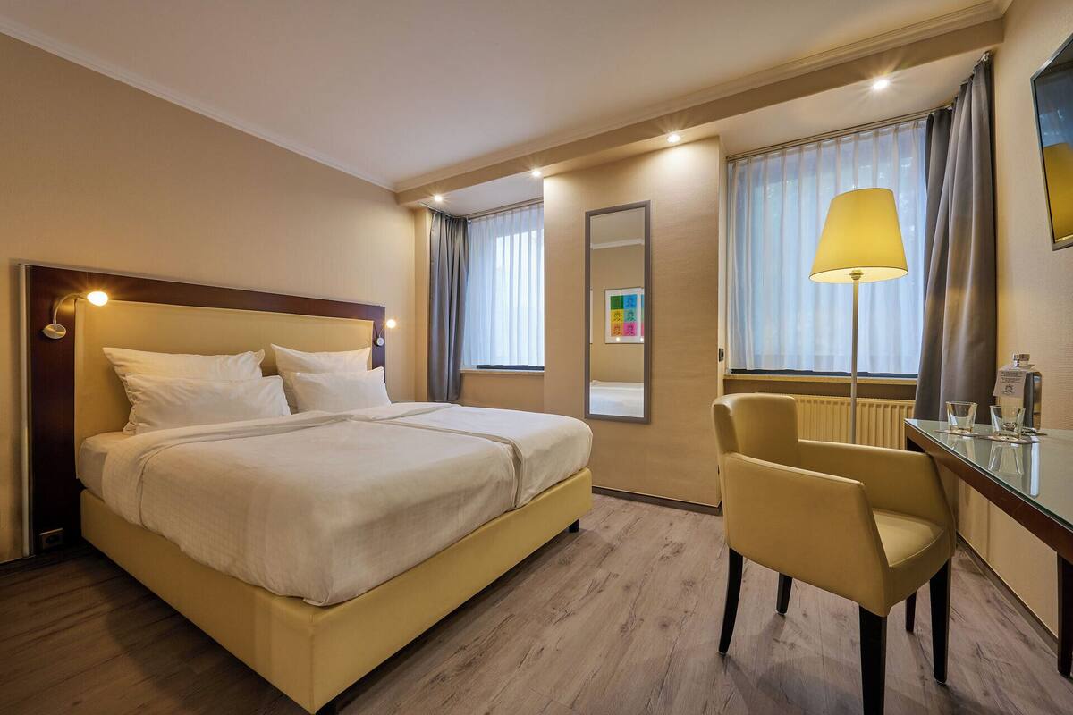 Allergikerbettwaren, Zimmersafe, Schreibtisch, schallisolierte Zimmer