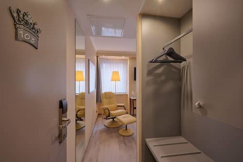 Habitación individual Confort, 1 habitación | Ropa de cama hipoalergénica, caja fuerte, escritorio