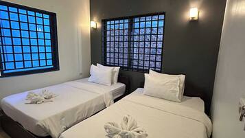 5 bedrooms, WiFi, bed sheets