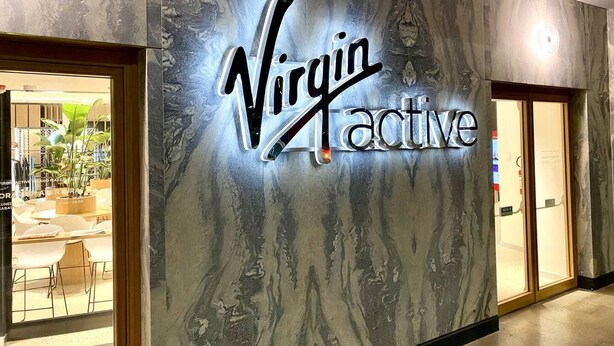 Un mur sur lequel on peut lire l’inscription « Virgin Active ».