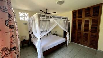 3 bedrooms, bed sheets