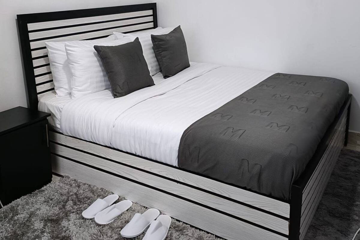 Deluxe Apartment, 1 Bedroom | Desk, laptop workspace, free WiFi, bed sheets