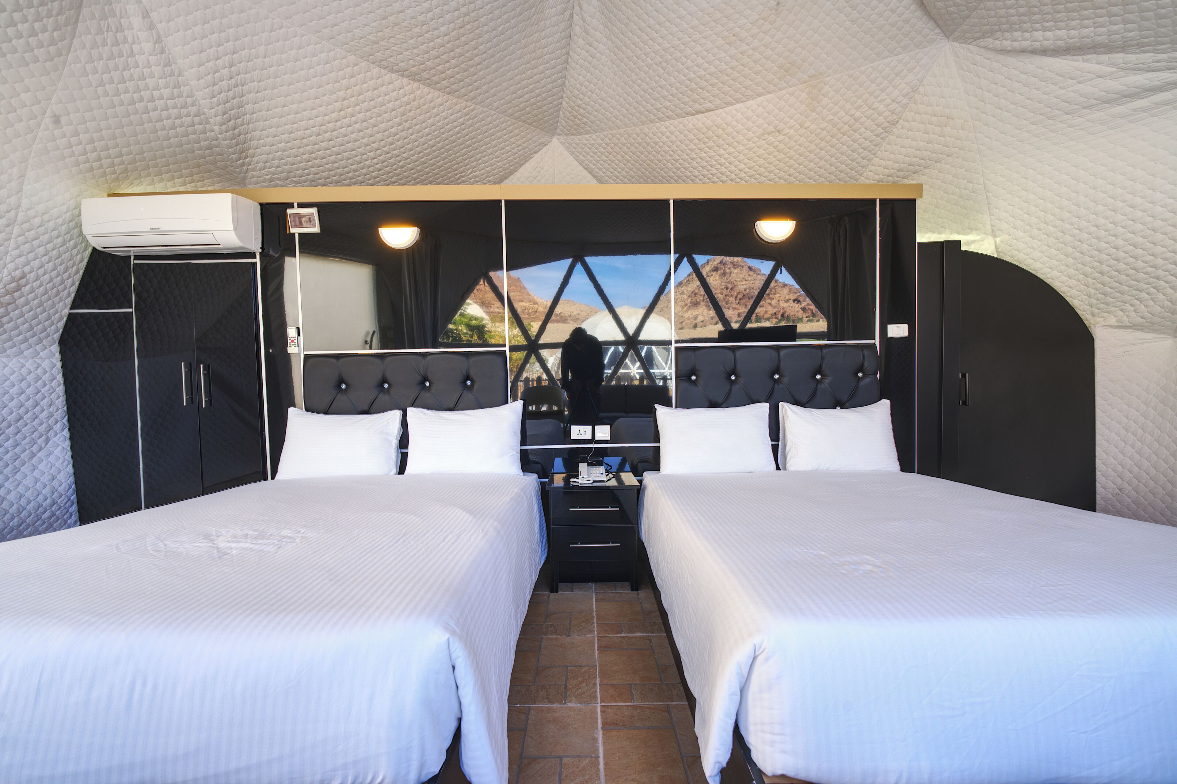 Minibar, wifi gratis y ropa de cama 