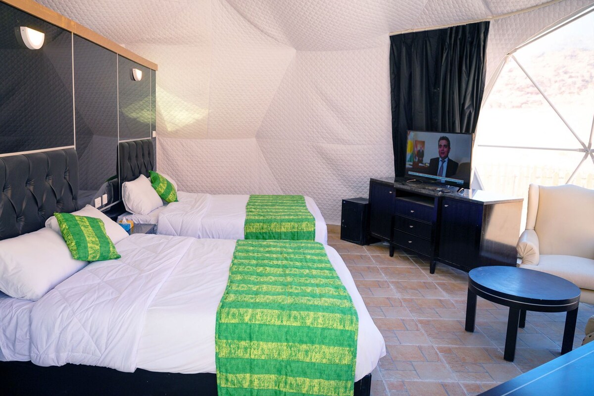 Minibar, wifi gratis y ropa de cama 