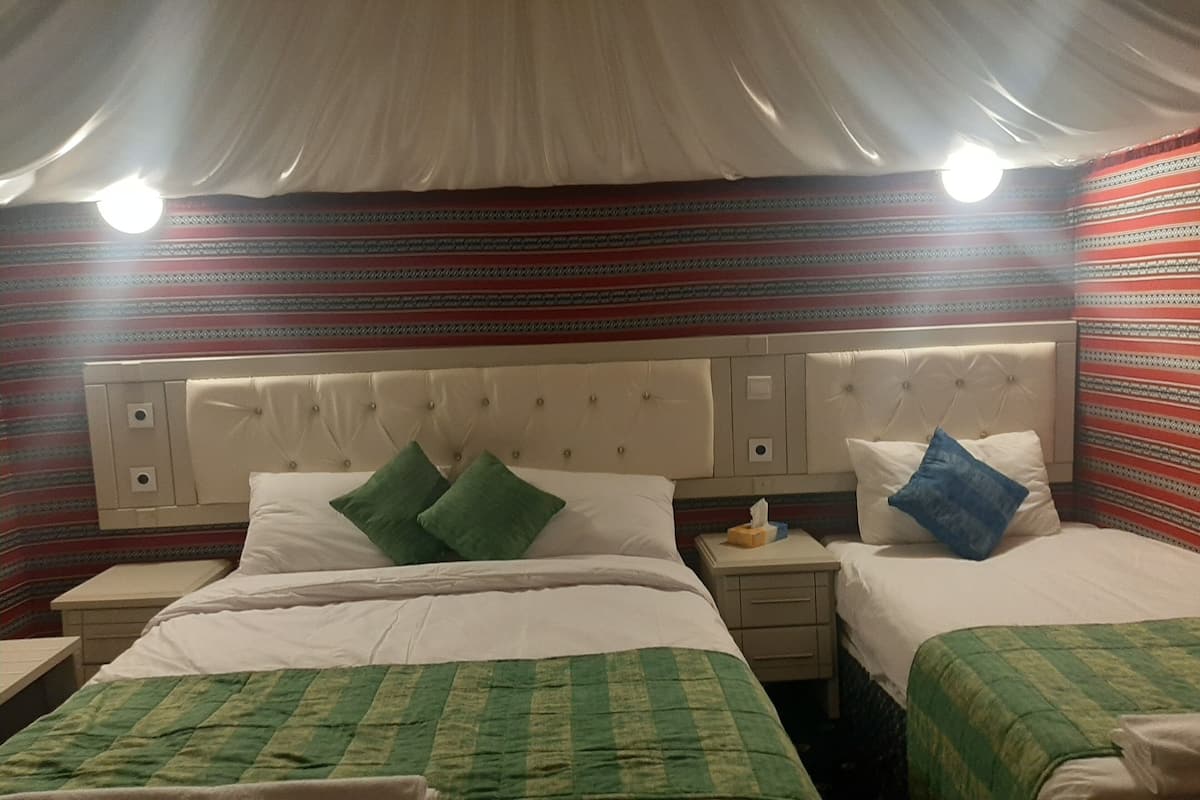 Minibar, wi-fi (inkludert) og sengetøy