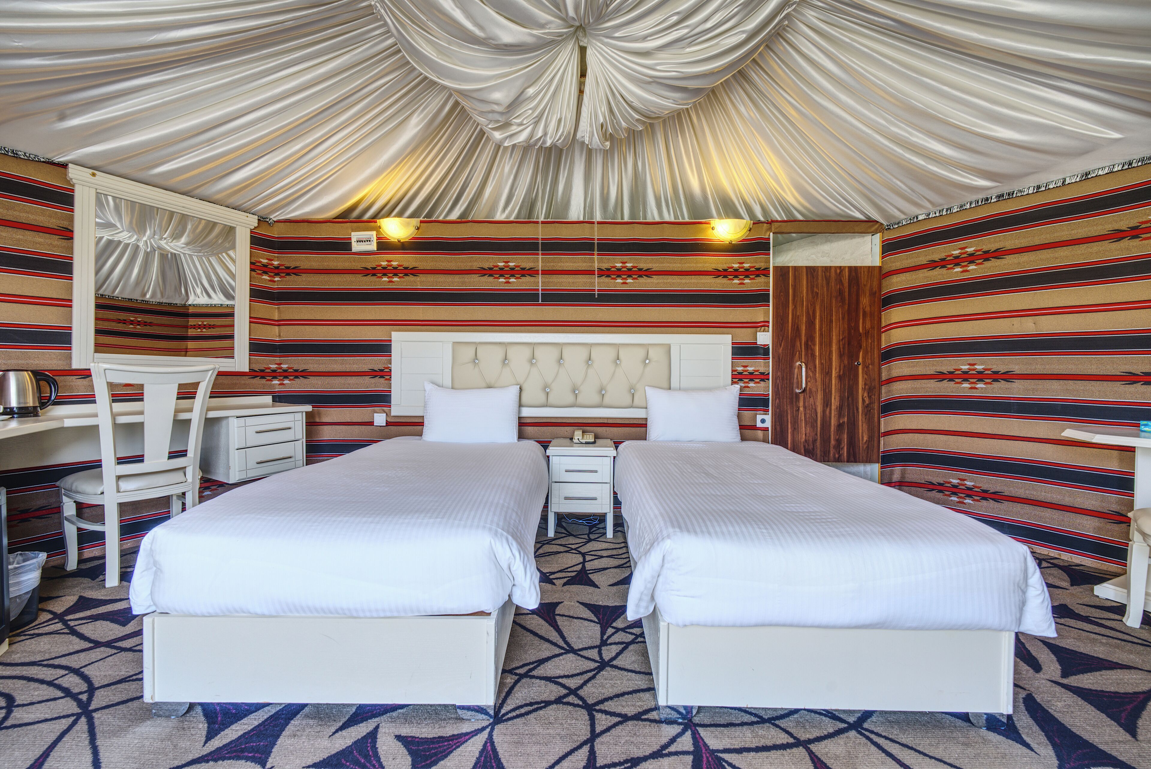 Superior Twin Room | Minibar, free WiFi, bed sheets