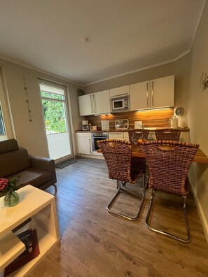 Interior - SELLIN-Wilhelmstraße, mod. apartment in top location, 200 m to the beach / pier, terrace (Sellin)