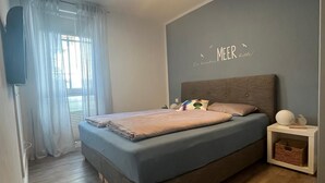 2 bedrooms, iron/ironing board, travel crib, WiFi (free) - SELLIN-Wilhelmstraße, mod. apartment in top location, 200 m to the beach / pier, terrace (Sellin)