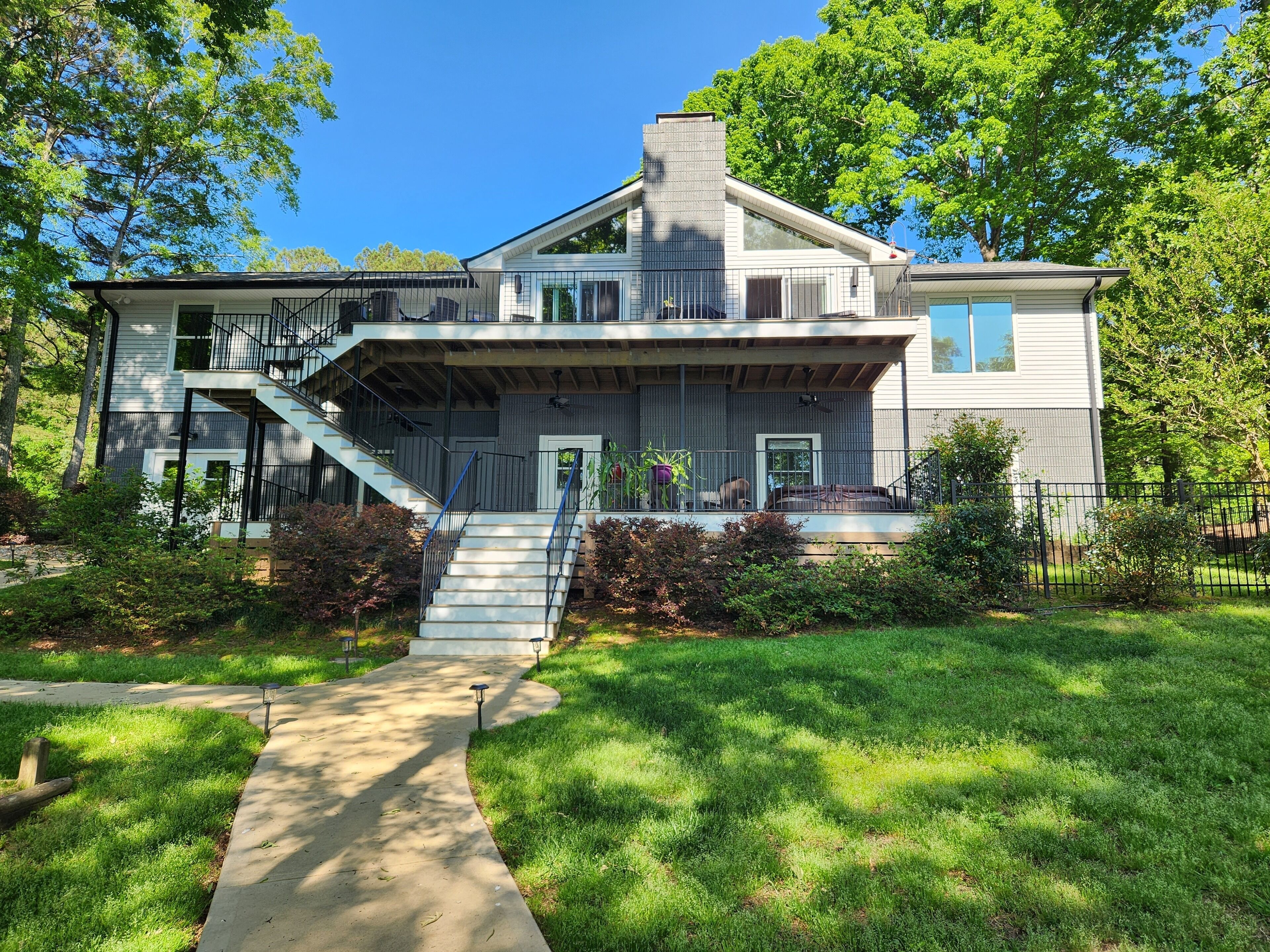 Spectacular Lakefront Home