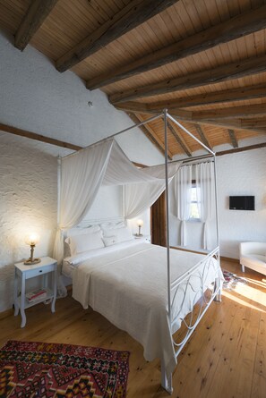 Traditional cumbali room