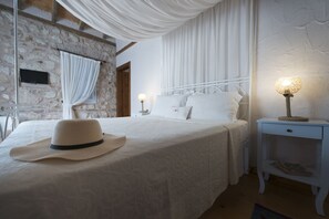 Traditional cumbali room