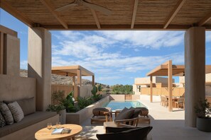 Outdoor dining - Cicada Theros Suite, Elegant Beach Living (Heraklion)