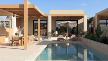 Outdoor pool, a heated pool