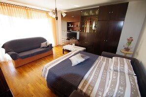 2 Schlafzimmer, Reisekinderbett, kostenloses WLAN, BettwÀsche
