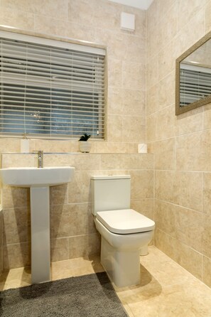 Hair dryer, towels, soap - Elegant 3 bed Bungalow, Lincoln (Lincoln)