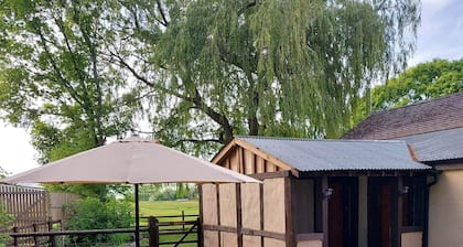 Sycamore Lodge-1 Bed-sleeps 4-free Parking