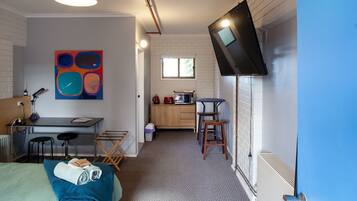 1 bedroom, desk, free WiFi, bed sheets