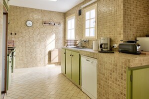 Réfrigérateur, micro-ondes, four, lave-vaisselle