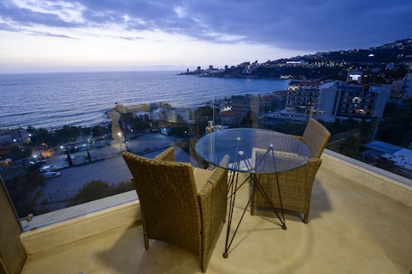 Terrace/patio. ZETT HOTEL