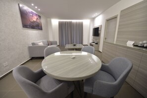 Studio Suite Keluarga | Seprai katun Mesir, seprai premium, dan tempat tidur Select Comfort