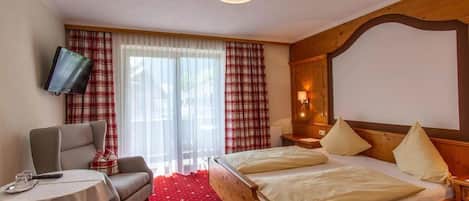 1 bedroom, in-room safe, desk, travel crib
