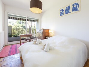 1 habitación, tabla de planchar con plancha, wifi y ropa de cama
