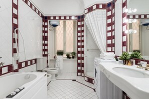 Dusche, Whirlpool, Haartrockner, Bidet