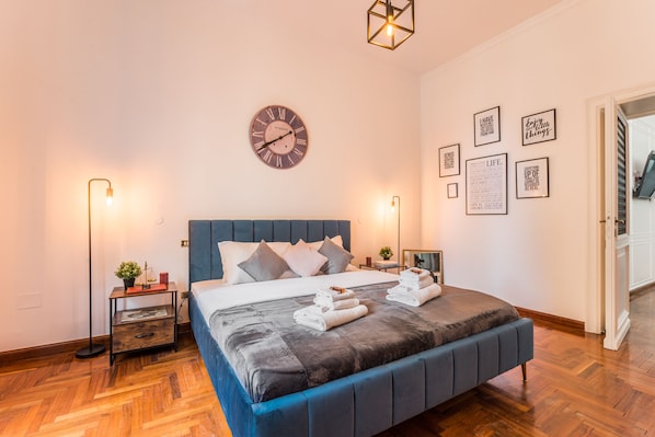 3 bedrooms, travel cot, free WiFi, bed sheets